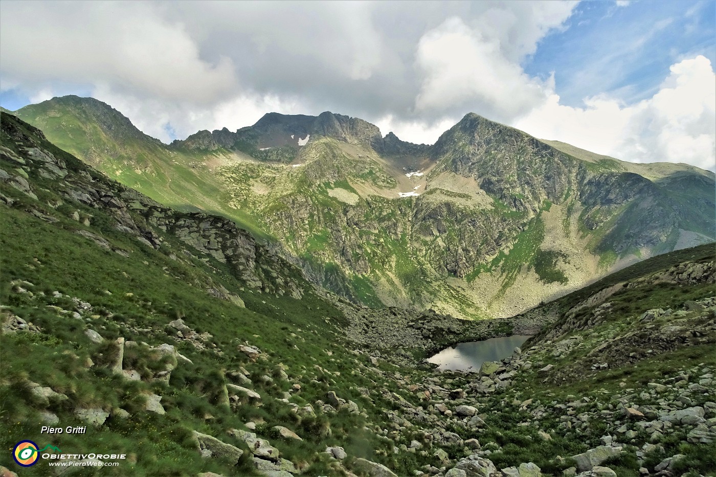 81 Uno dei Laghetti di Caldirolo con vista in Zerna, Masoni, Pes Gerna.JPG